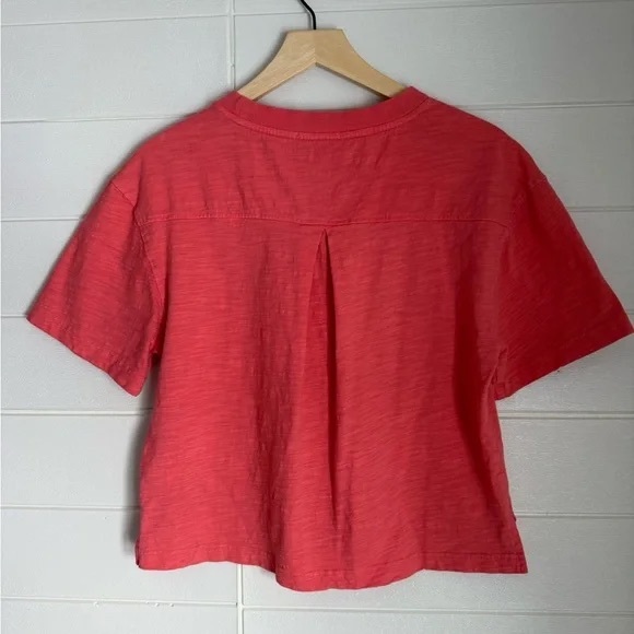 Evereve Red Short Sleeve Cropped T-Shirt - Picture 2 of 2